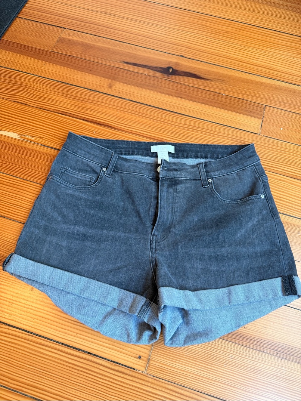 H&M Black Denim Cuffed Shorts Women’s Size 8 Stretch Mid Rise Jean Shorts